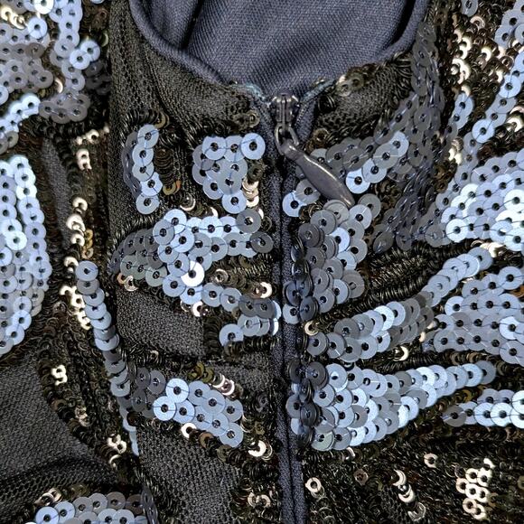 Calvin Klein Cowl-Back Sequin Gown with Cap Sleeves Size 2 - Picture 9 of 10